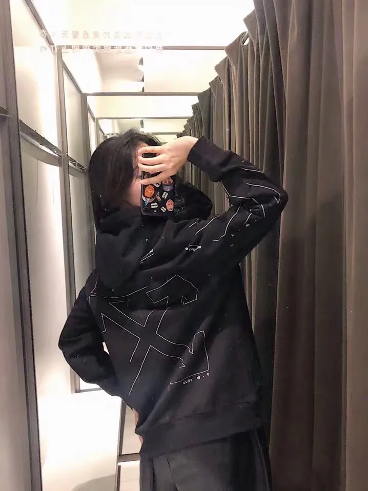 ♻️💯Upper body reference model picture❤️ Top tested version OFFWHITE OW damaged and incomplete sketch hooded men and women couples same style pure cotton loose pullover round neck sweatshirt This printing has a reflective effect, not ordinary offset printing, everyone must know this, don’t waste money and buy the wrong version. It doesn't exist in my house, so you can place your order with confidence. The printing uses imported 3M reflective powder, mixed with transparent glue. It is made from stencil technology and glue scraping. The glue ratio has been tested repeatedly to ensure the firmness of the printing and the 3M reflective effect. You get what you pay for. The fabric is made of 420g heavy terry material, which is thick but not bulky and has a full drape. Version OS code number XS-L size chart
